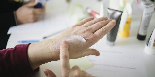 hudföryngring på händer